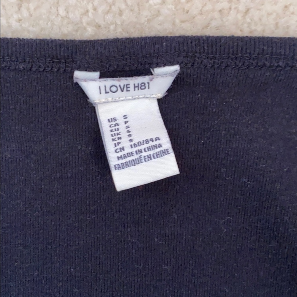 *4/$24* F21 Basic Black Tee - Picture 3 of 4